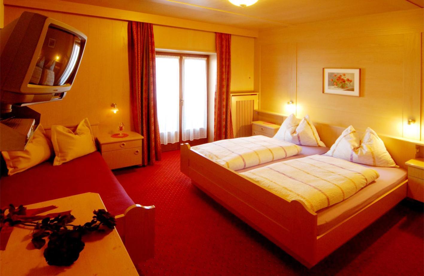 Garni Waldfrieden Hotel Castelrotto Exterior photo